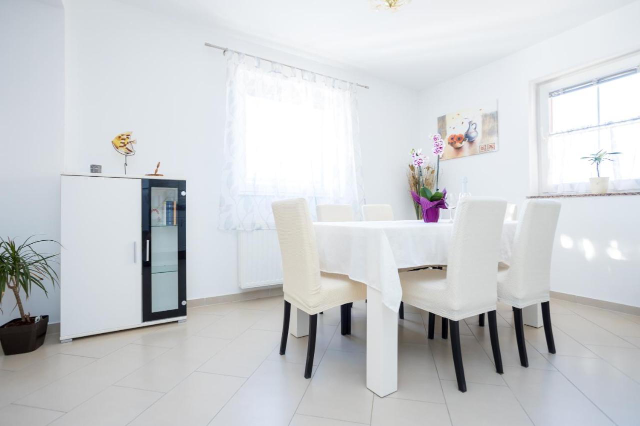 Apartmani Sandra Malinska Sveti Vid-Miholjice Екстер'єр фото