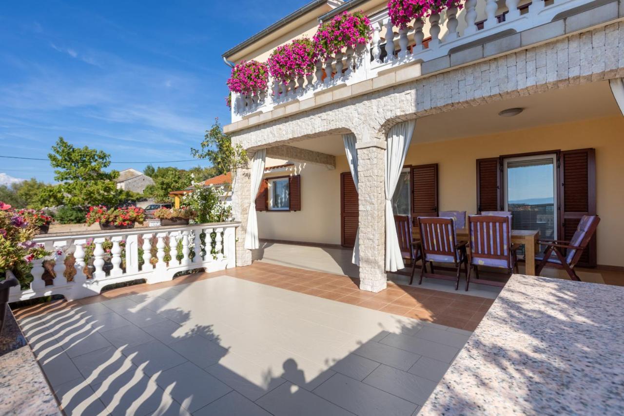 Apartmani Sandra Malinska Sveti Vid-Miholjice Екстер'єр фото