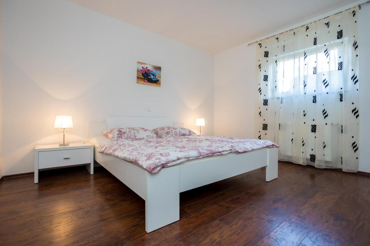 Apartmani Sandra Malinska Sveti Vid-Miholjice Екстер'єр фото