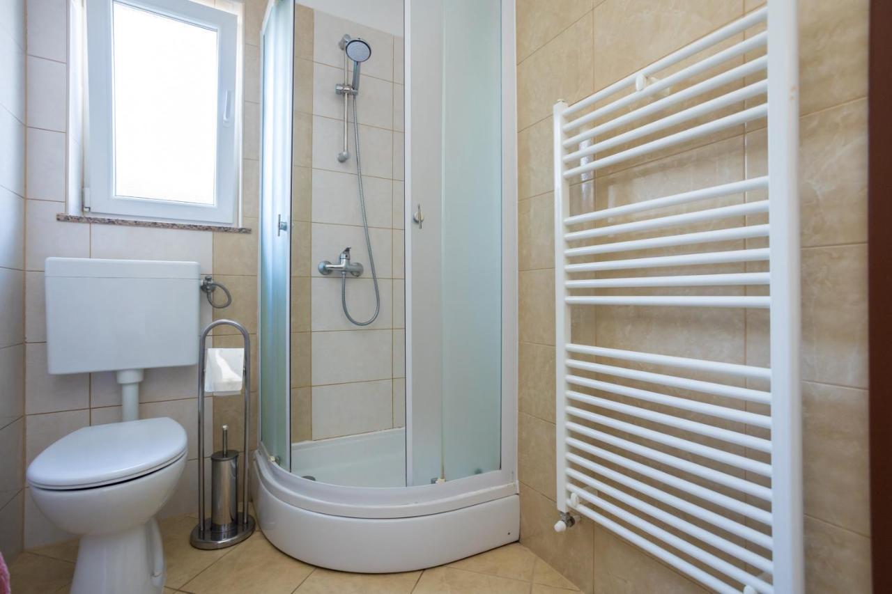 Apartmani Sandra Malinska Sveti Vid-Miholjice Екстер'єр фото